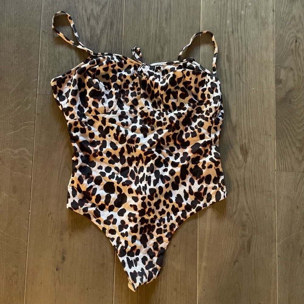 For love and lemons Cheetah Print Bodysuit S
